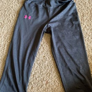 Cropped under armor leggings